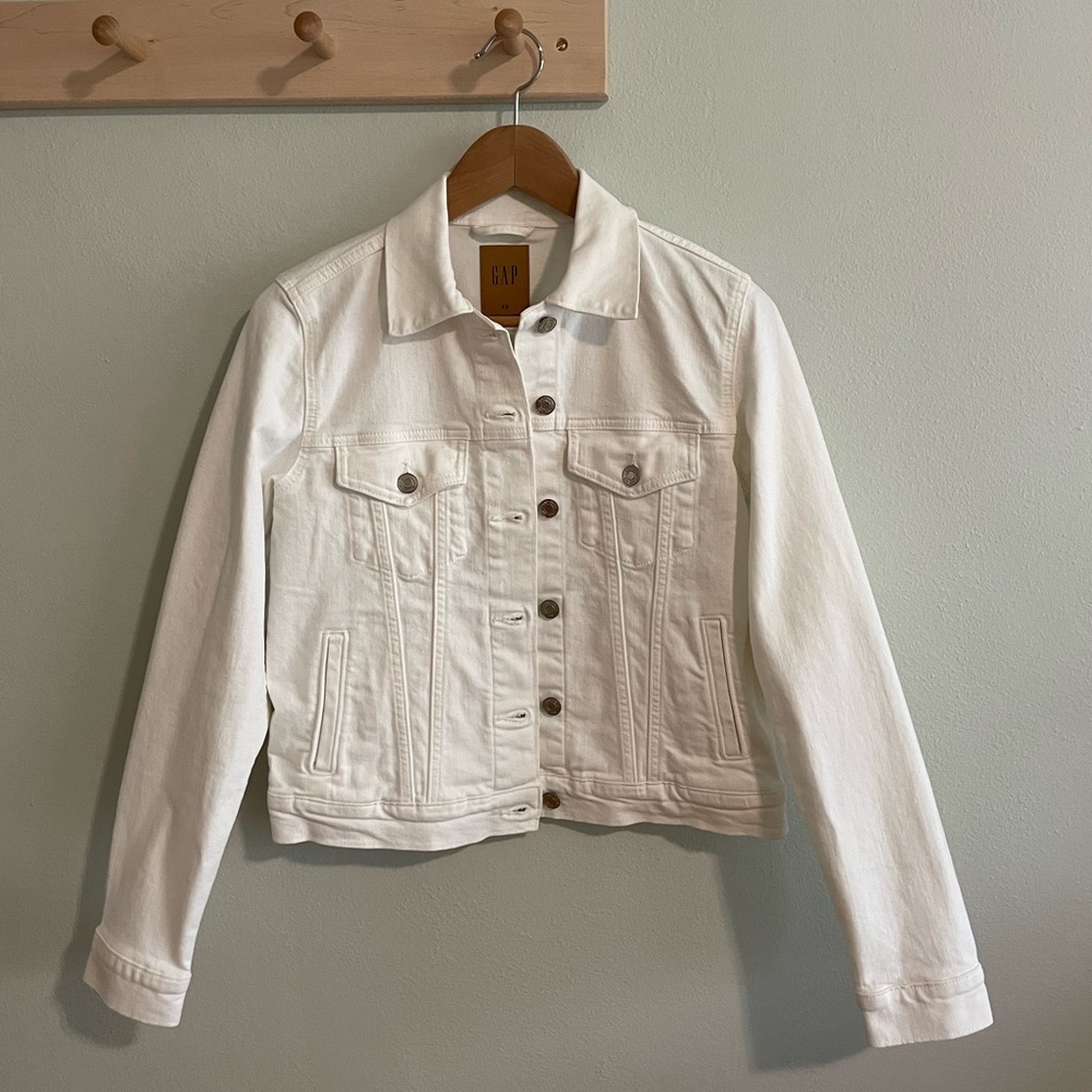 NWOT White cropped stretch Gap denim jacket